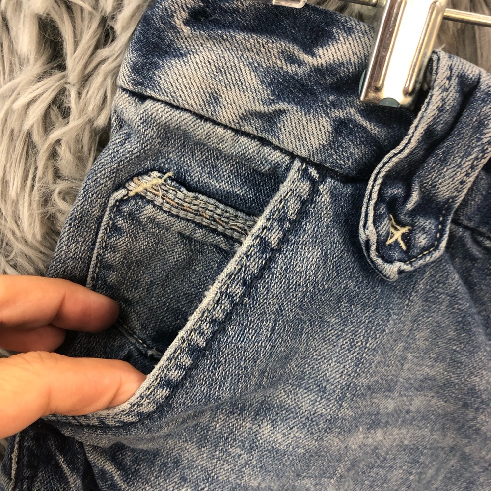 Maurices Shorts Womens Size 10 Whiskered Denim Slit Hem Blue - Picture 9 of 10